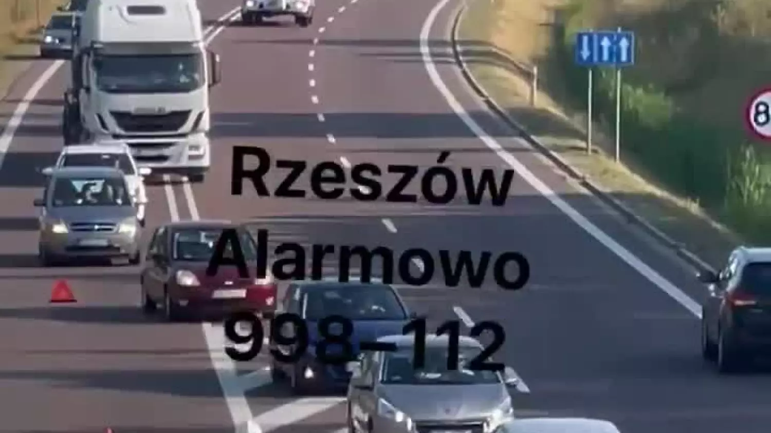 Dojazd służb ratunkowych do wypadku na S19 w Jasionce