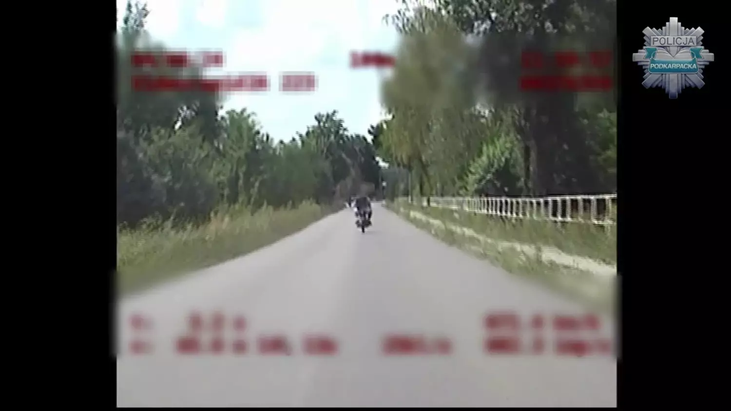 Pijany motocyklista, bez uprawnień i bez kasku, przewoził pasażera [WIDEO]