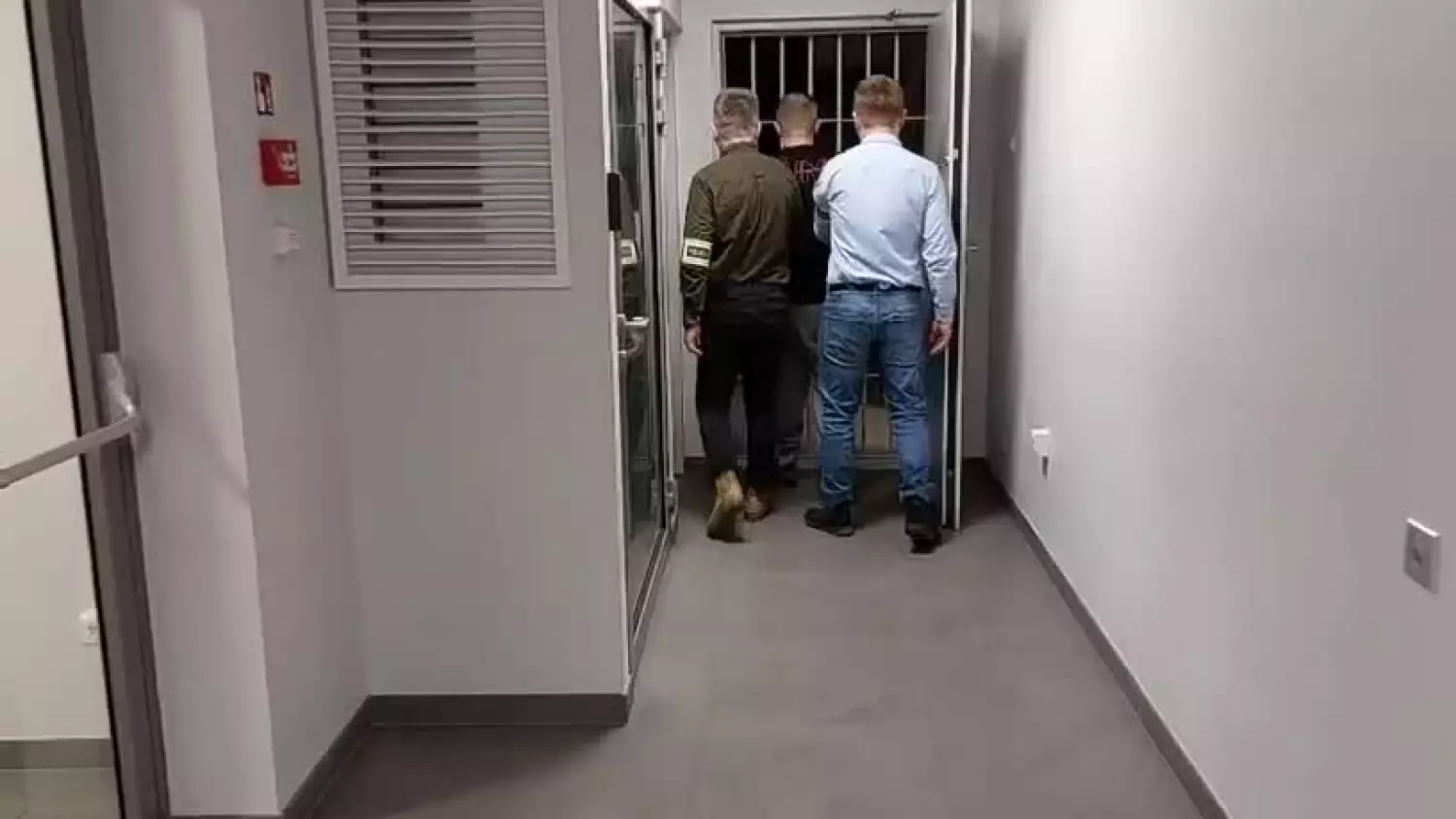 Domowa produkcja na dużą skalę. 31-latek z Krosna wpadł z niemal kilogramem marihuany.mp4