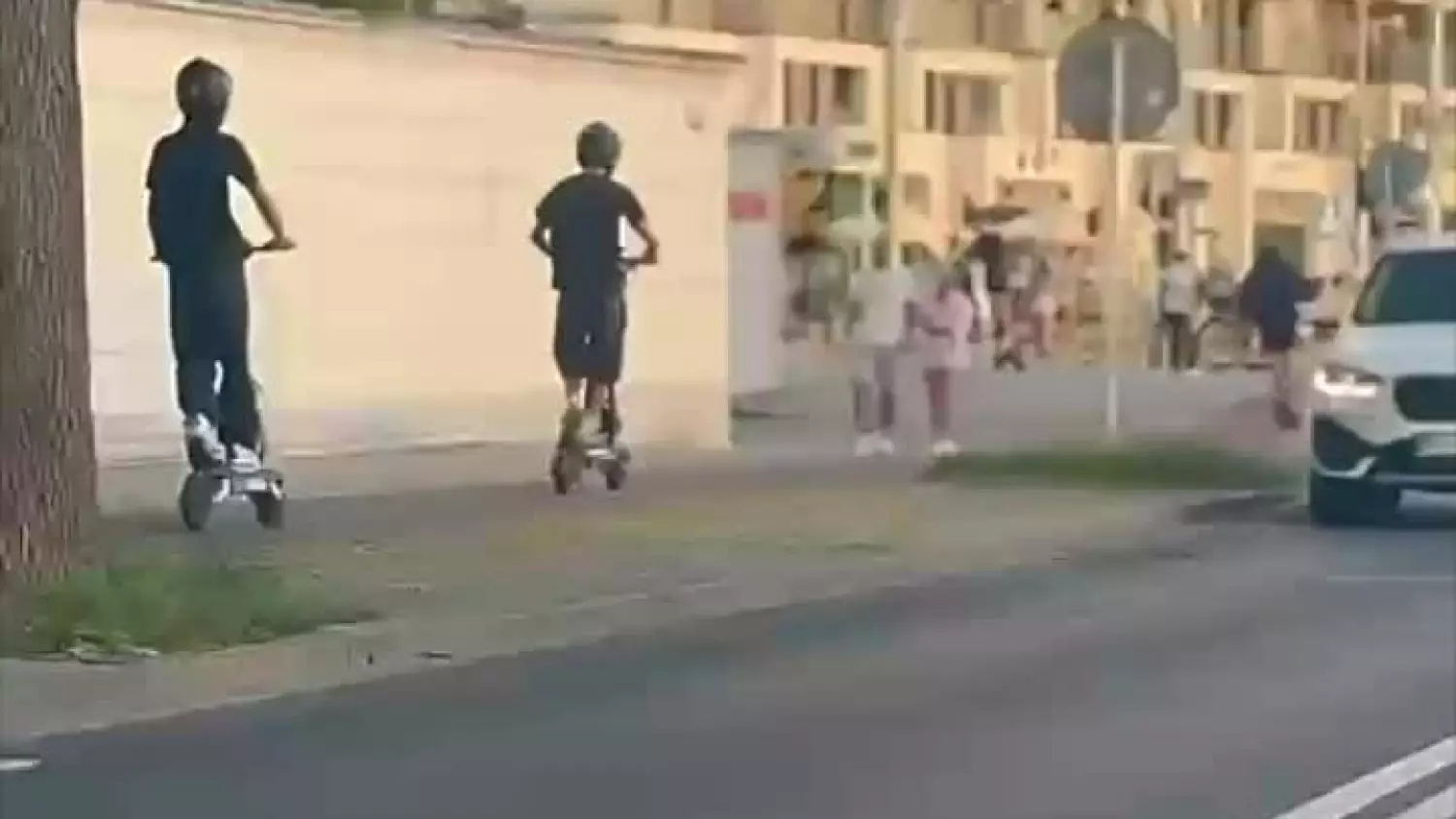 policja-nielegalny-zlot-hulajnog-w-rzeszowie.mp4