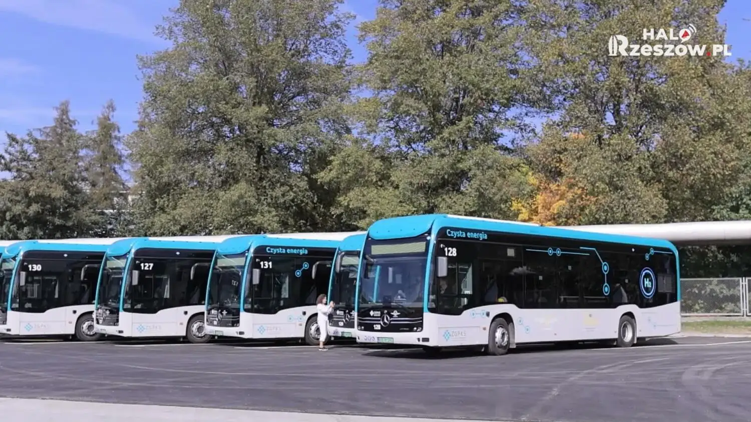 PKS prezentuje 6 nowych autobusów i stacja tankowania wodoru